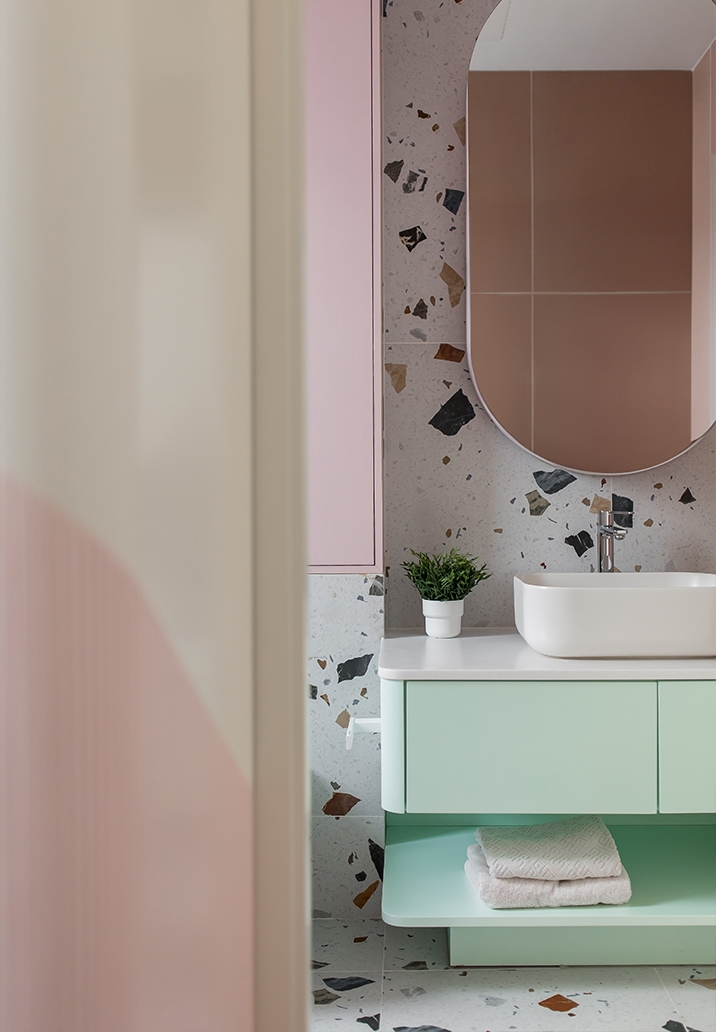 Right vertical image 4